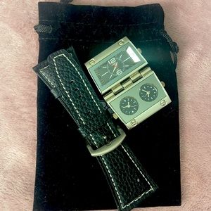 Unique Hinged 3 Face Watch